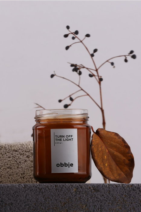 Aberto Design Vela Aromática "Turn of The Light - Amber" Cacao y Crema, Color Ámbar, Hecha a Mano con Vidrio y Cera de Soya